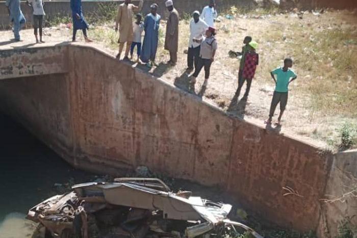 Police say 16 travellers who died on Abuja-Kaduna highway were not killed by gunmen. [Twitter/@samuelaruwan]