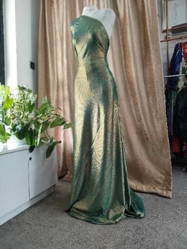 Fashion wears at Nakenohs for display taken with the Reno5