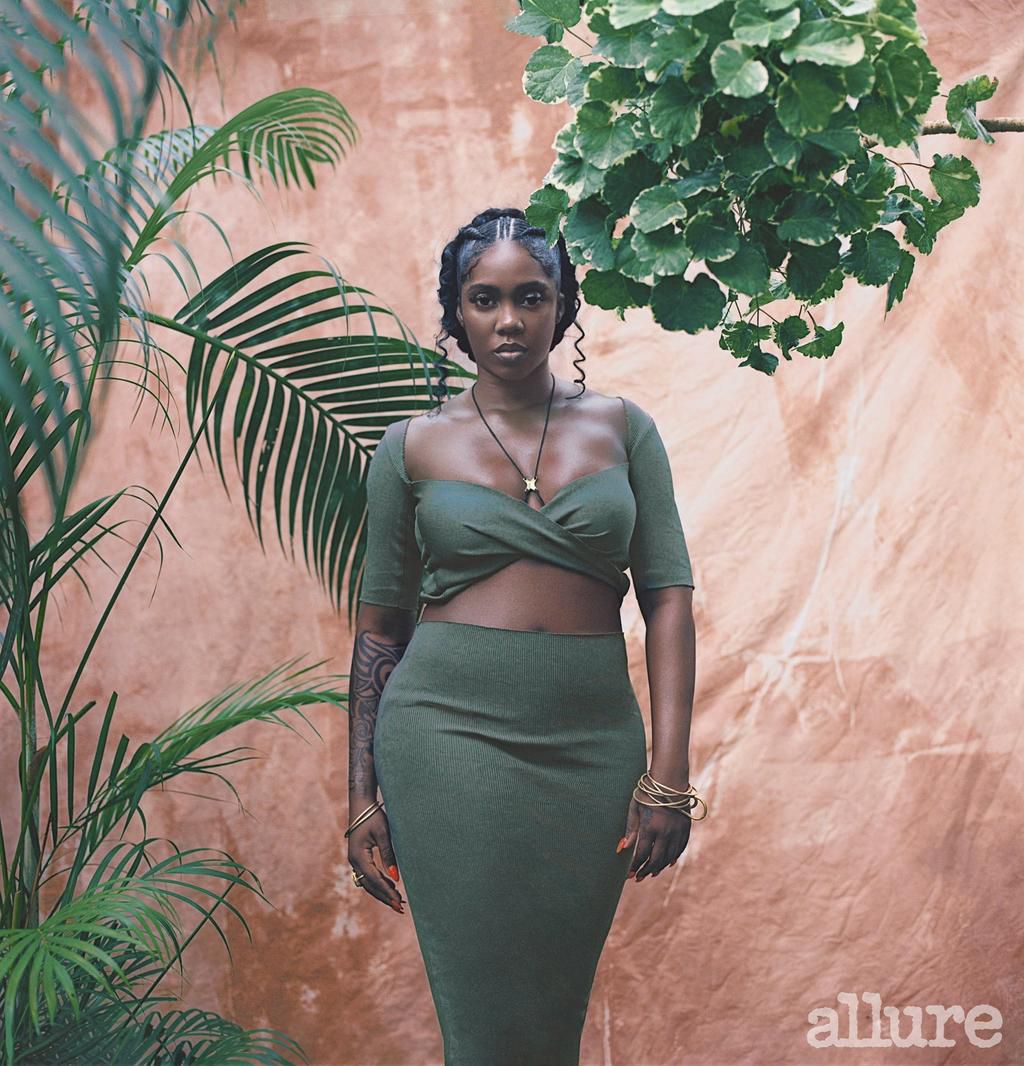 Tiwa Savage looking tranquil in a green crop top and skirt {twiiter/allure}