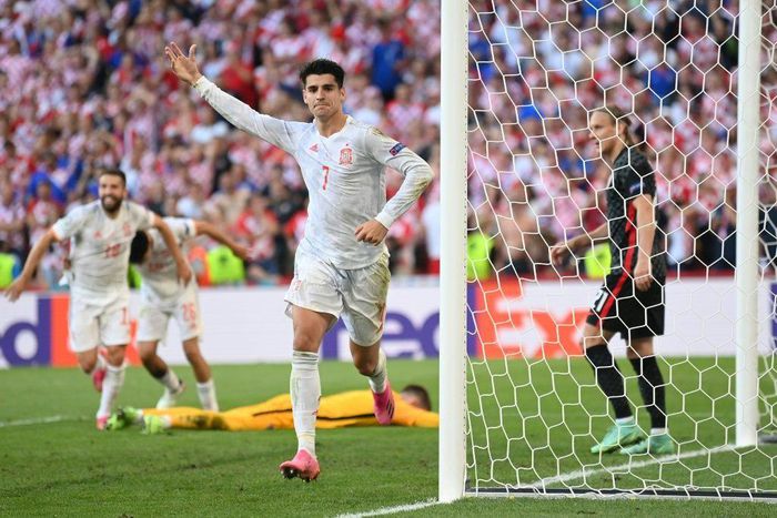Alvaro Morata scored his second goal of the tournament to help Spain into the quarter-finals