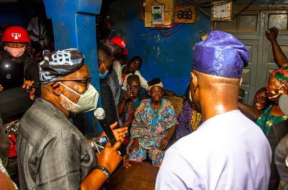 Governor Seyi Makinde of Oyo State and his Ondo State counterpart, Mr Oluwarotimi Akeredolu visit Shasa Market in Ibadan. [Twitter/]