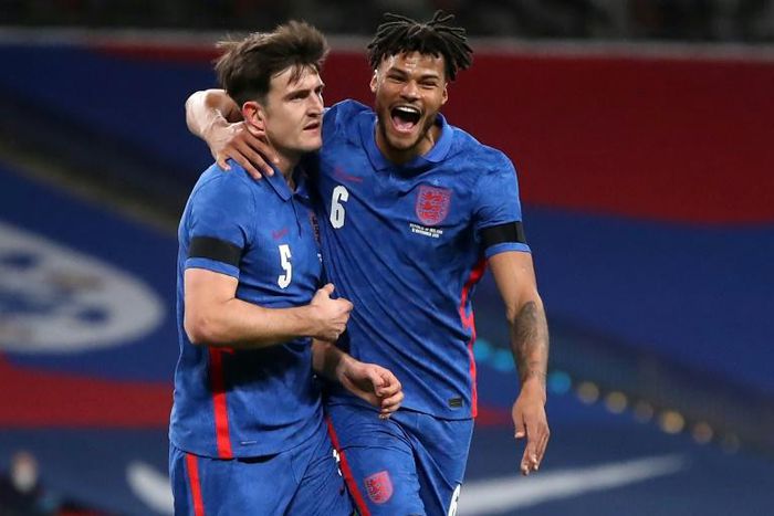 England defender Harry Maguire (L) celebrates with Tyrone Mings