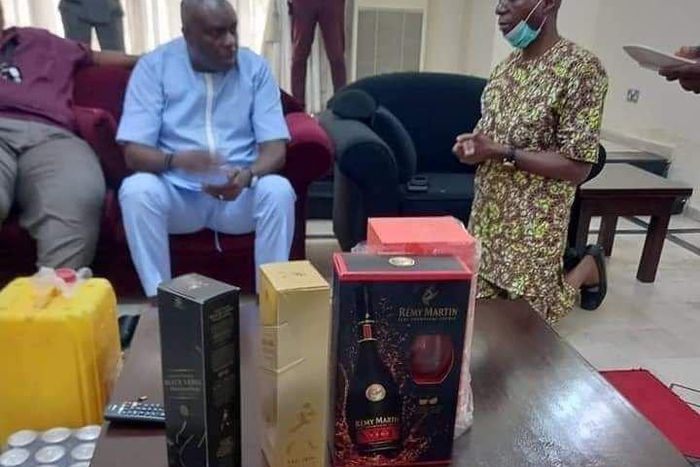 James Manager kneels before James Ibori (SaharaReporters)