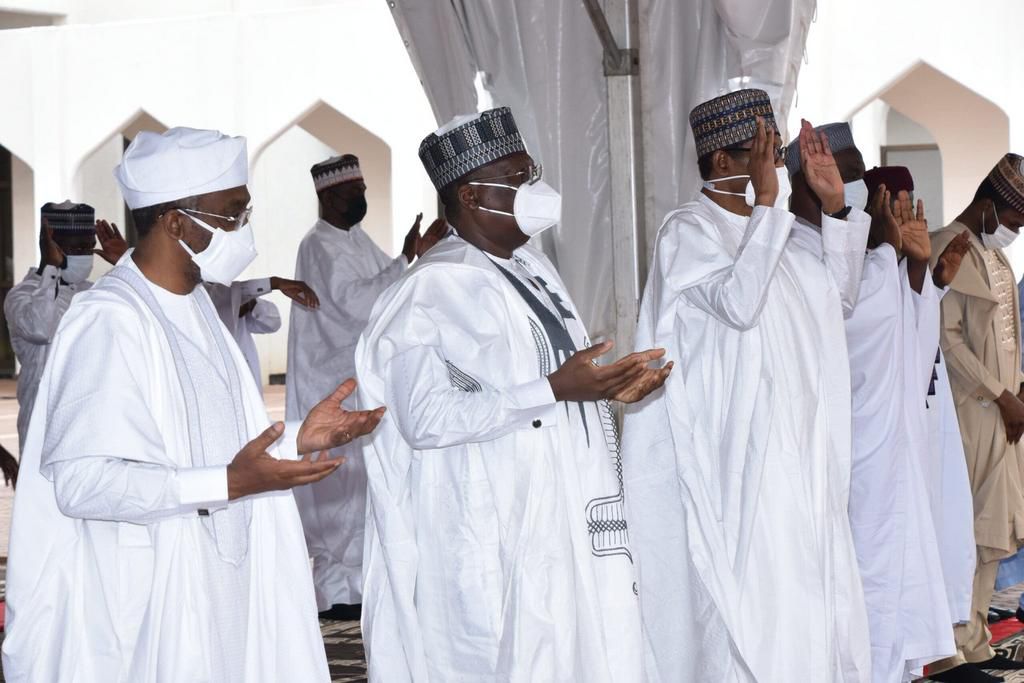 L-R: Speaker, House of Representatives, Femi Gbajabiamila; Senate President, Ahmad Lawan; and President Muhammadu Buhari [Presidency]