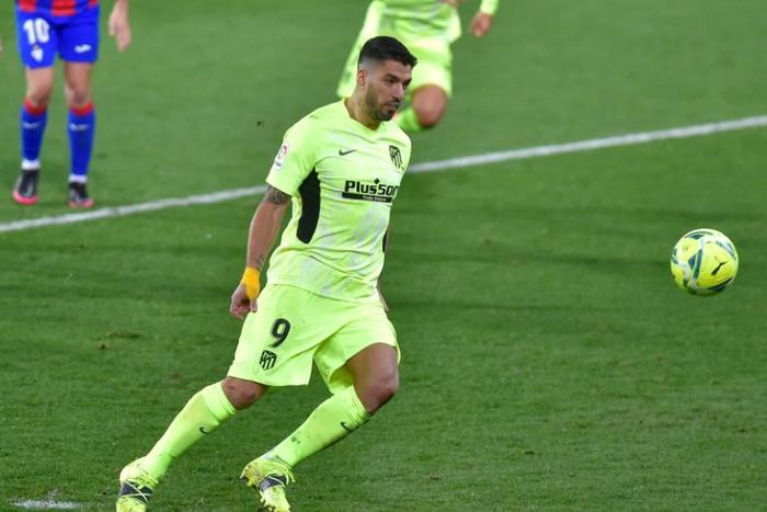 Suarez's late penalty helped Atletico increase their lead at the top of the table