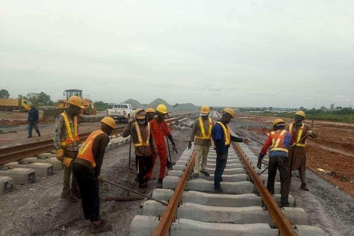Lagos govt closes Yaba Axis for 3 weeks as Red line rail project set to recommence. [cyboknews]