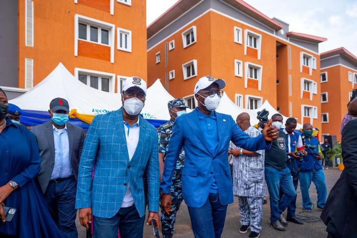 Governor Babajide Sanwo-Olu renames estate after former Deputy Governor of Lagos state, Prince Abiodun Ogunleye. [Twitter/@jidesanwoolu]