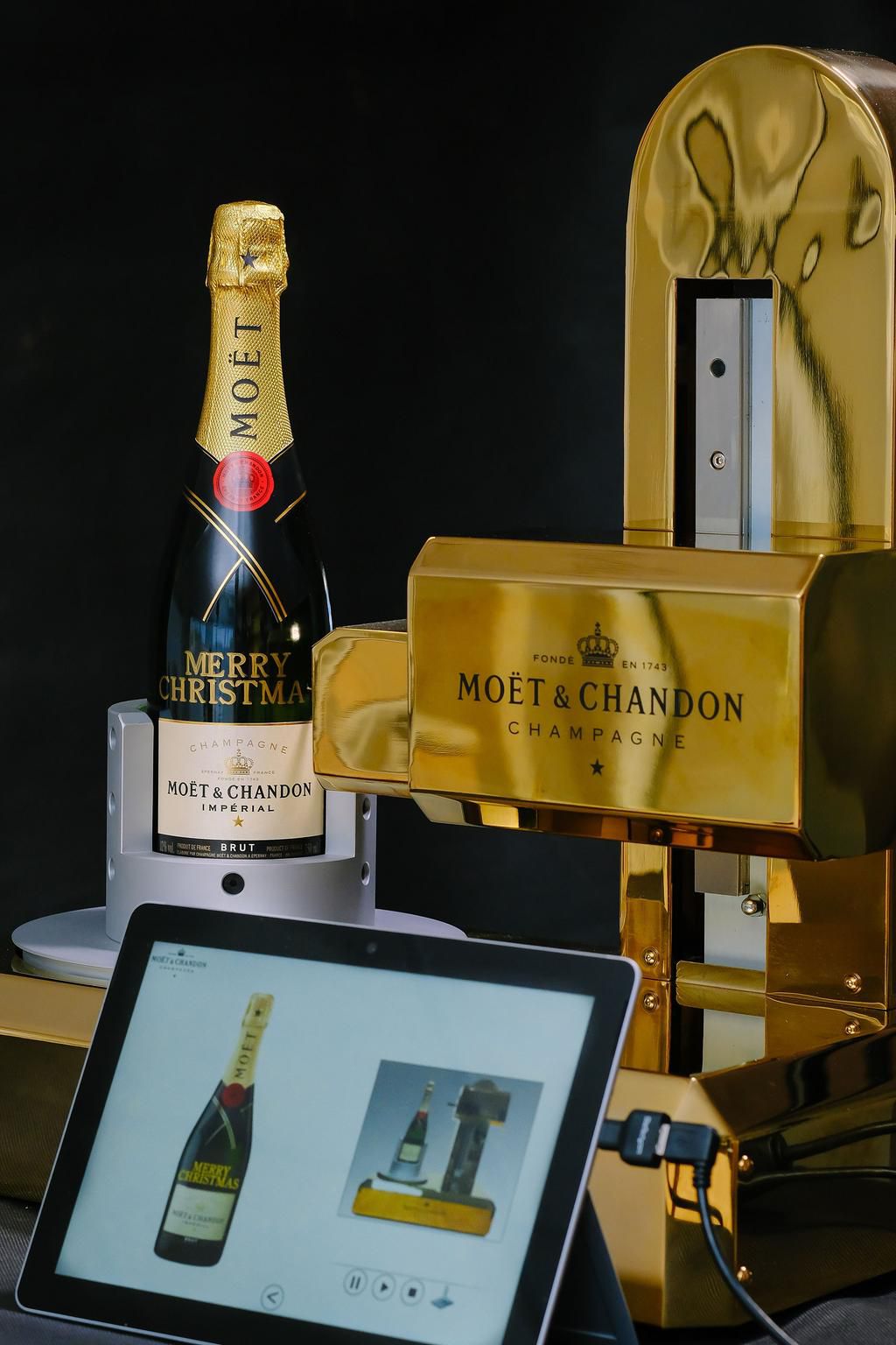 You can now personalise your own bottle of Moët & Chandon for the perfect gift!