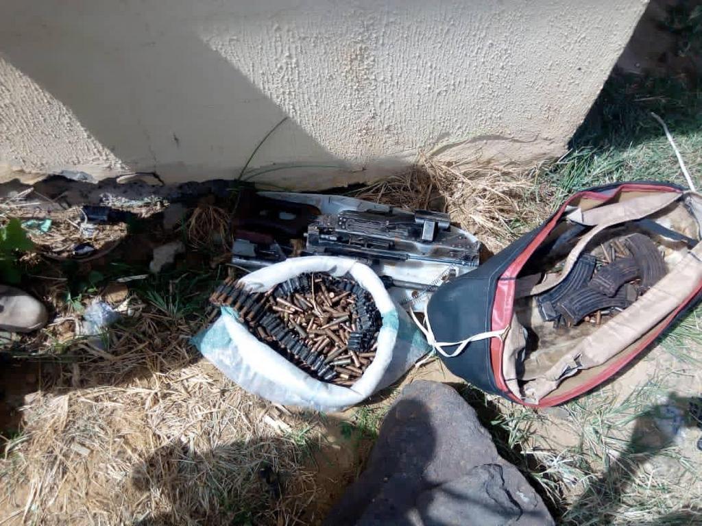 Troops arrest gun runners, kill bandits in Sokoto and Zamfara.  [Twitter/@DefenceInfoNG]