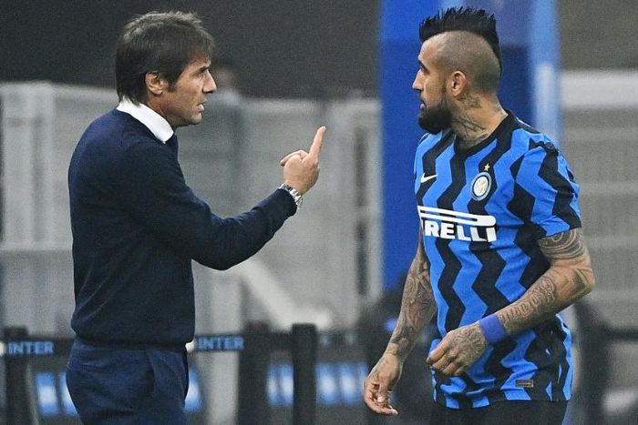 Antonio Conte (L) confirmed Arturo Vidal (R)  will miss Inter Milan's final Champions League group game.