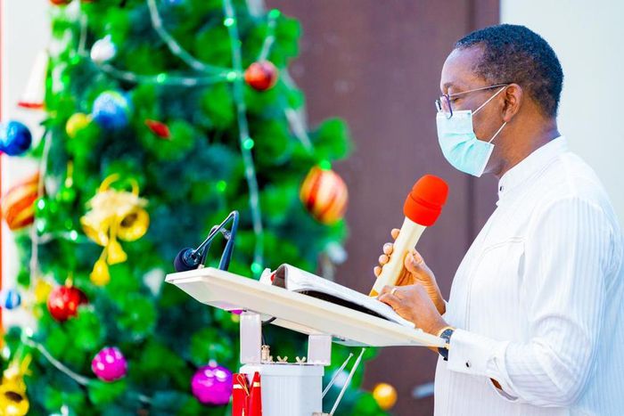 Gov Okowa gives an exhortation during the festival of Nine Lessons and Carols of the Government House Chapel, Asaba on Monday, Dec 14, 2020 (Delta State press corps)