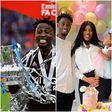 Wilfred Ndidi with wife and daughter (Instagram)