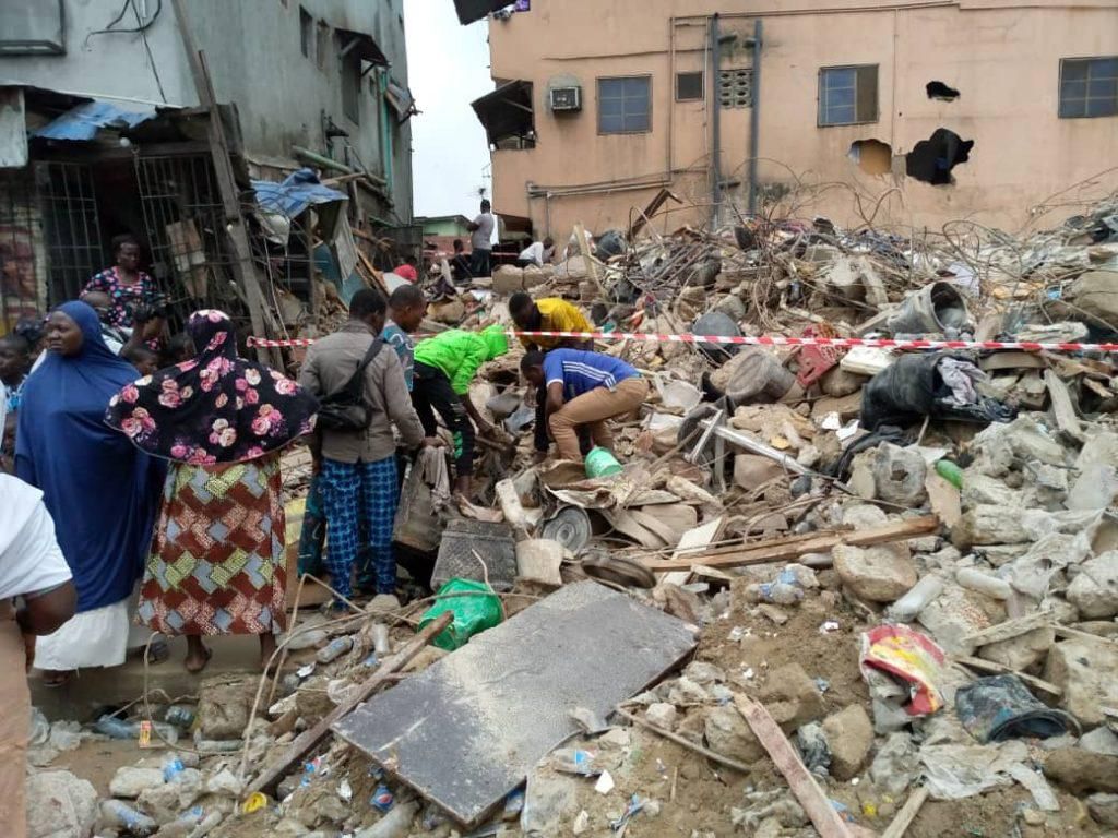 The scene of the incident after the victims had been rescued (The Nigerian Xpress)