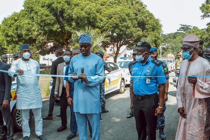 Governor Seyi Makinde hands over 25 operational vehicles to security agencies (Oyoinsight)