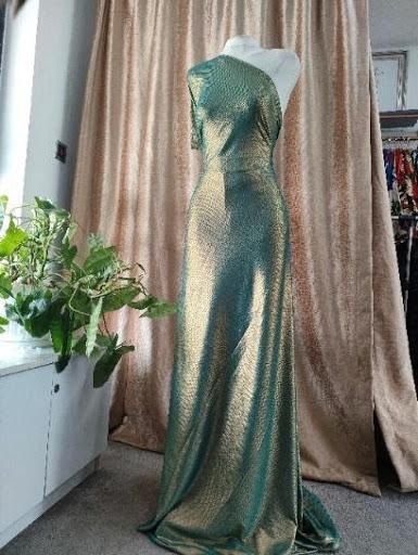 Fashion wears at Nakenohs for display taken with the Reno5