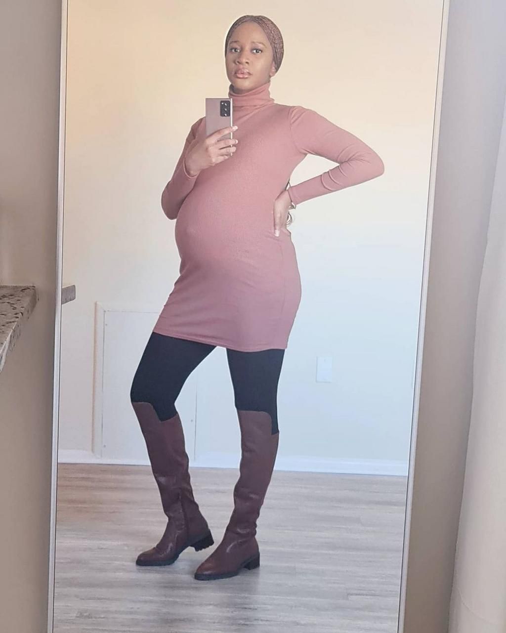 Pic 2 : feeling myself after my hospital appointment but also exhausted🤣. (Quarter to drop) [Instagram/AdesuaEtomi]