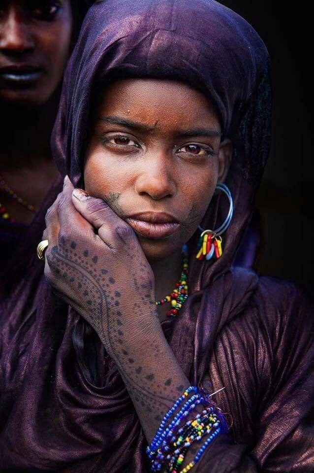 A young Fulani girl with Henna [pinterest]