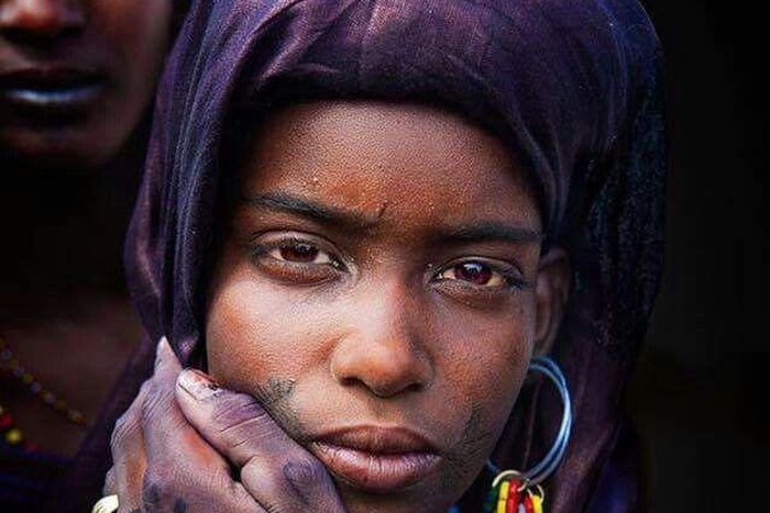 A young Fulani girl with Henna [pinterest]