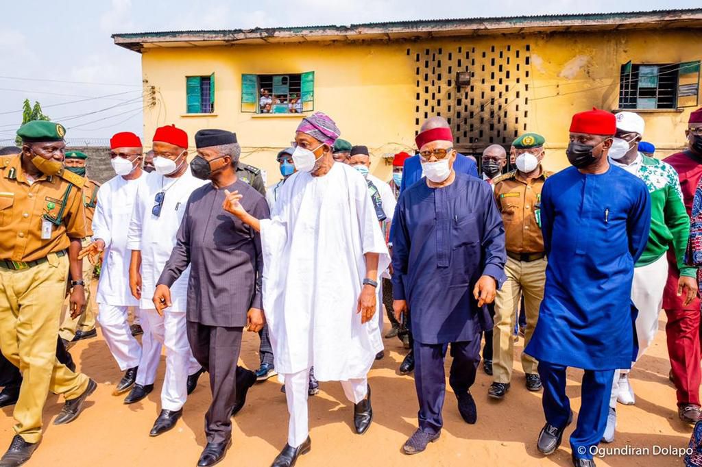 Minister of Interior Ogbeni Rauf Aregbesola, Vice President Yemi Osinbajo and Imo State Governor Hope Uzodinma, among others,  visit the police facility attacked by gunmen on Monday, April 5, 2021 (Interior Ministry)