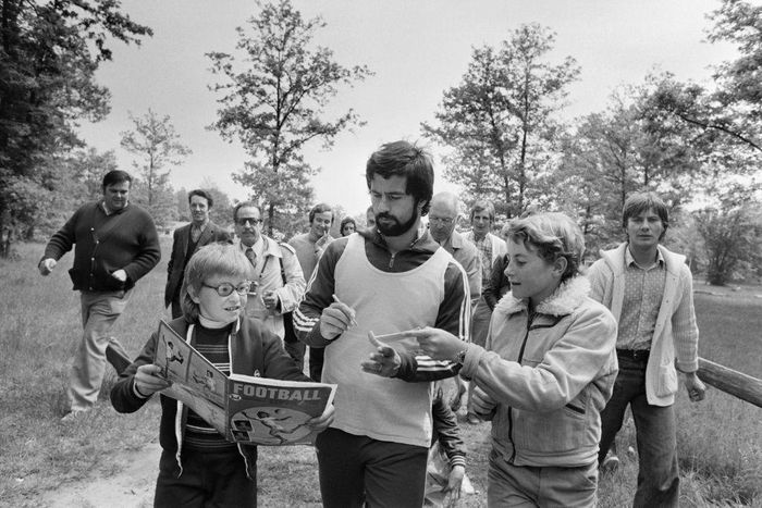 Bayern Munich striker Gerd Mueller signing autographs in 1975
