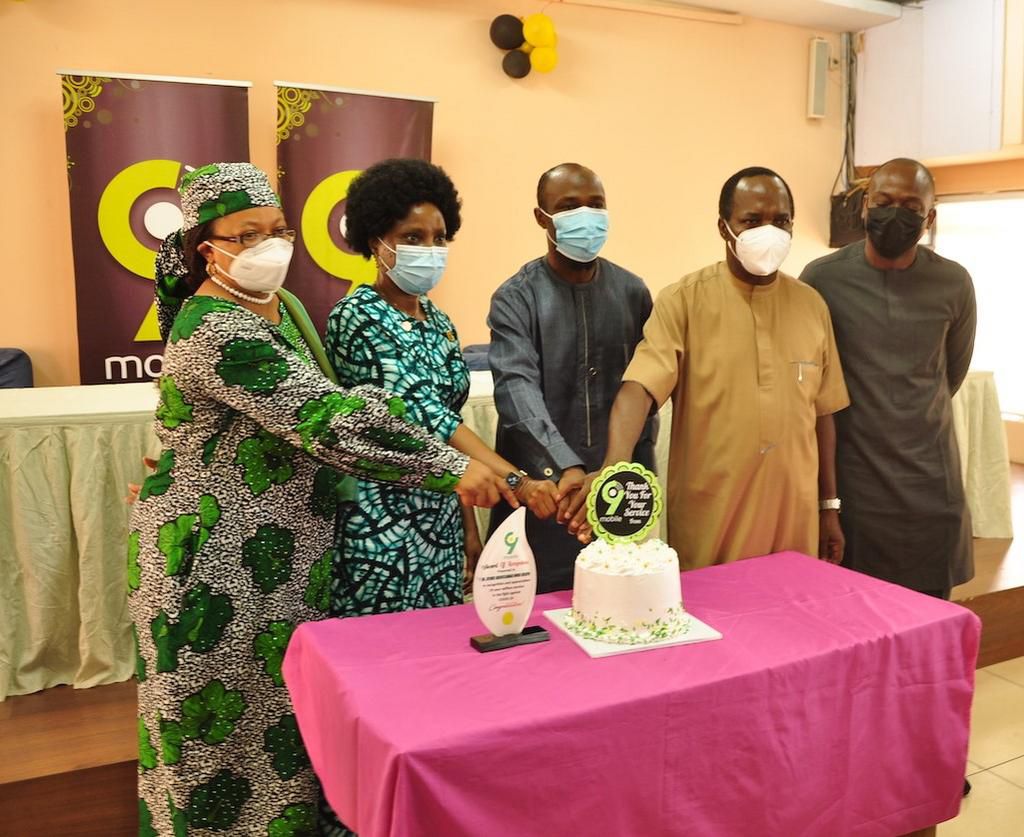 L-R: Chairman Medical Advisory Committee, National Hospital, Dr. Aisha Umar; Representative of the Hon. Min. of Health, Dr. Osagie Ehanire and Director of Hospital Services, Federal Ministry of Health, Dr. (Mrs.) Adebimpe Adebiyi (mni); Award recipient...