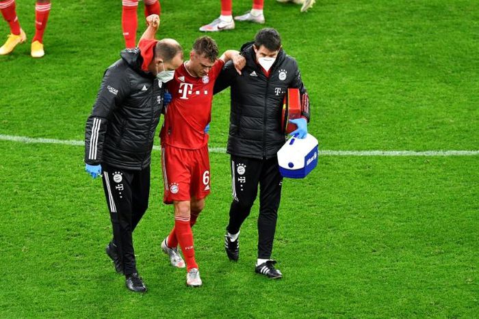 Injury to Germany midfielder Joshua Kimmich (C) cast a shadow over Bayern Munich's 3-2 win at Borussia Dortmund on Saturday