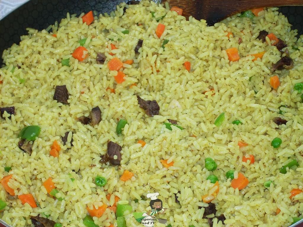 Nigerian fried rice: Easy-peasy method of preparing this meal without frying  [Nigerian Food TV]