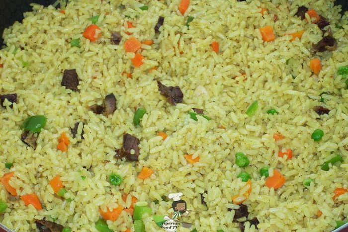 Nigerian fried rice: Easy-peasy method of preparing this meal without frying  [Nigerian Food TV]