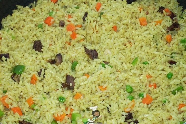 Nigerian fried rice: Easy-peasy method of preparing this meal without frying  [Nigerian Food TV]