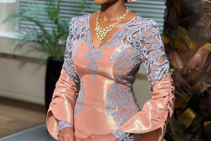 Modern Aso-Oke made by Deola Sagoe {instagram/deolasagoe}