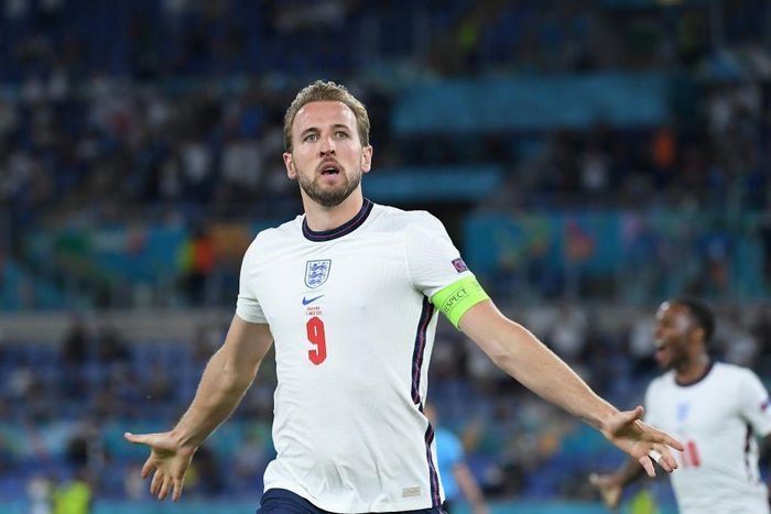 Harry Kane scored twice as England put four past Ukraine in Rome to reach the semi-finals of Euro 2020