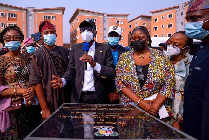 Governor Babajide Sanwo-Olu at the inauguration of the 132 LagosHOMS at Iponri, Surulere which he named after former Governor Babatunde Raji Fashola, SAN. []