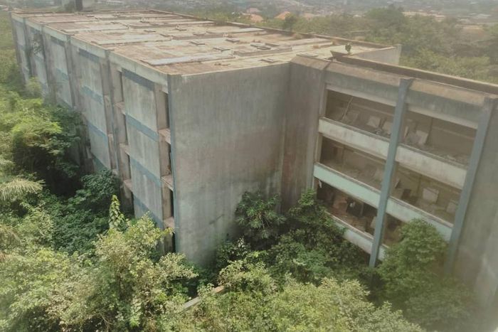 Gateway Hotel Ota which used to be one of the best hotels in Ogun State is now a jungle. (Pulse)
