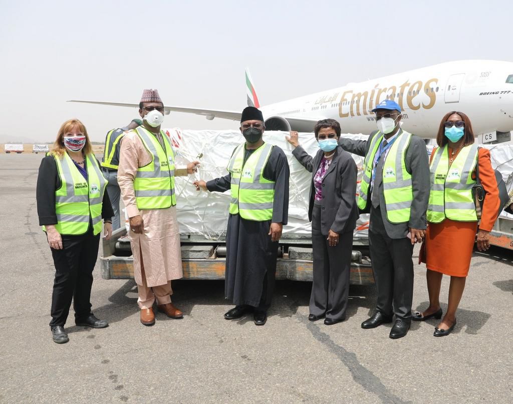 Nigerians officials, including the Minister of Health, Dr. Osagie Ehanire, receive the 3.92 million doses of AstraZeneca COVID-19 vaccine on arrival. [Twitter/@WHONigeria]