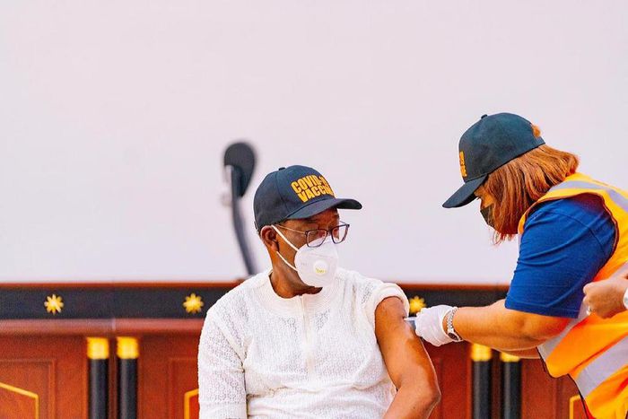 Delta Gov Okowa takes his AstraZeneca COVID-19 vaccine shot (Delta State Press Corps)