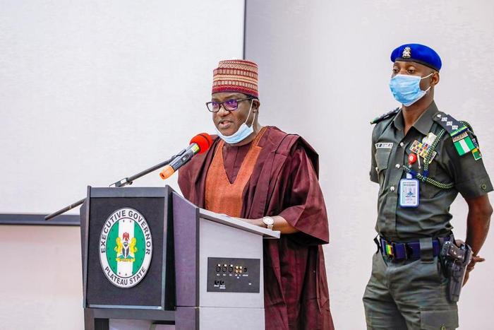 Governor Simon Lalong of Plateau, addressing stakeholders during a meeting to discuss the COVID-19 situation in the state, on Monday at Government House Jos. [Twitter/@sblalong]