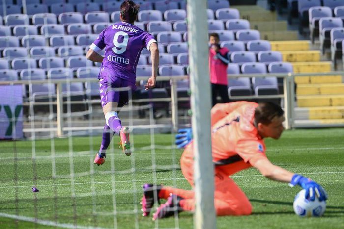 Dusan Vlahovic (L) has scored three times in Serie A this season