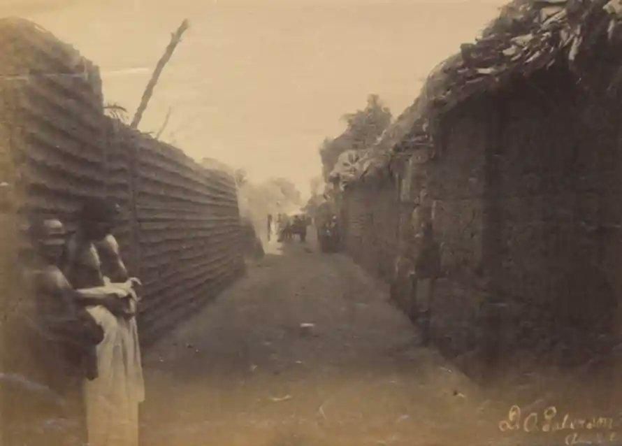 The walls of Benin [twitter]