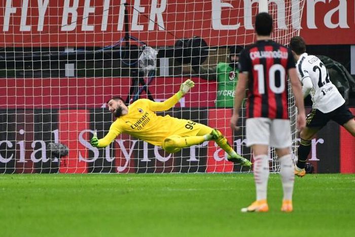 Juventus forward Federico Chiesa (R) scored a brace as AC Milan's 27-match unbeaten run ended.