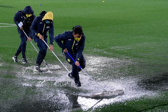 Heavy rain led to Villarreal's match with Maccabi Tel-Aviv being delayed by over an hour