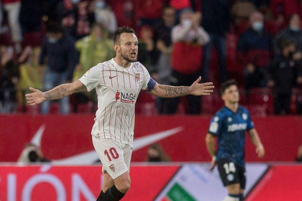 Ivan Rakitic scored a 92nd-minute equaliser for Sevilla against Alaves on Saturday