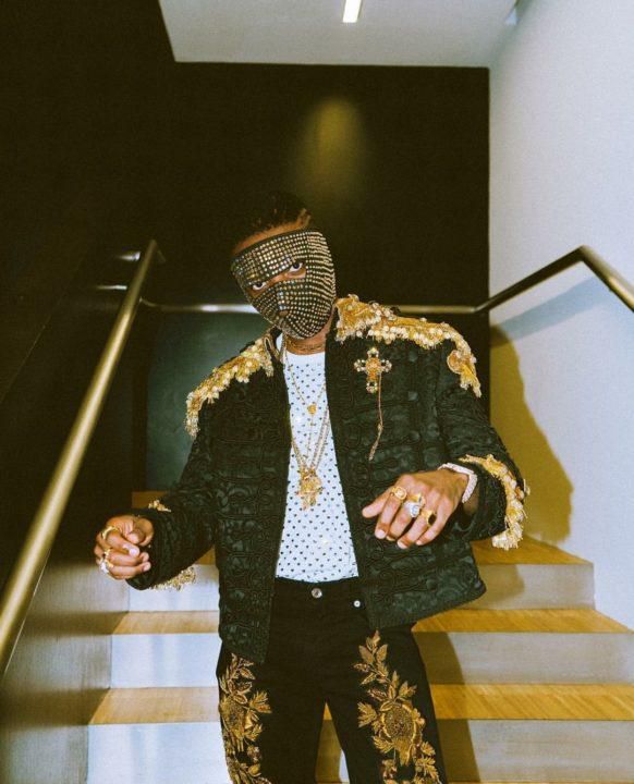 Wizkid was all blinged out for the runway [notjustok]