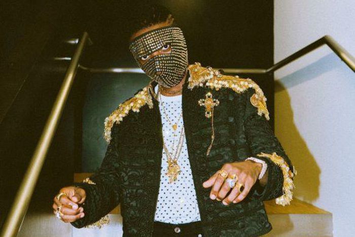 Wizkid walked the D & G runway [notjustok]