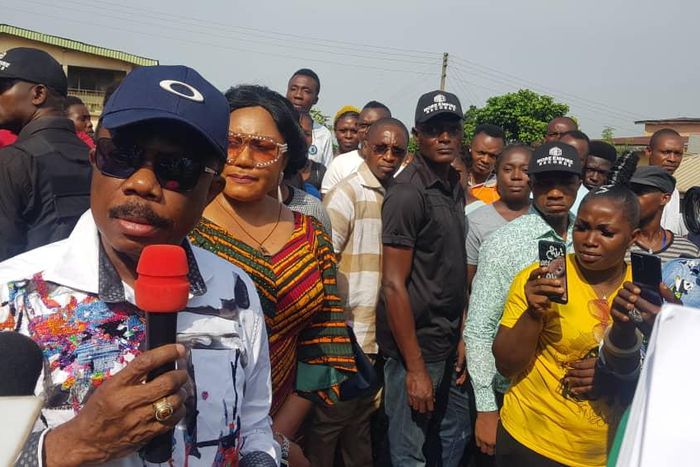 Governor Obiano addressing voters after casting his vote (Premium Times)