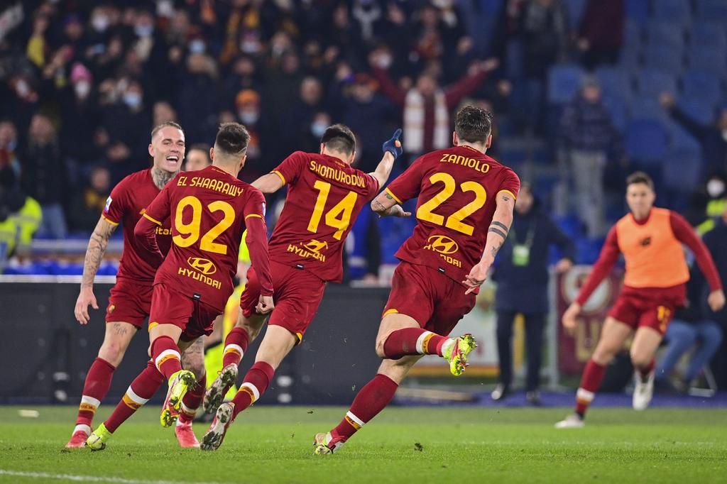 Gabbiadini and his teammates celebrate Roma's goal. (Photo credit: Roma/Twitter).