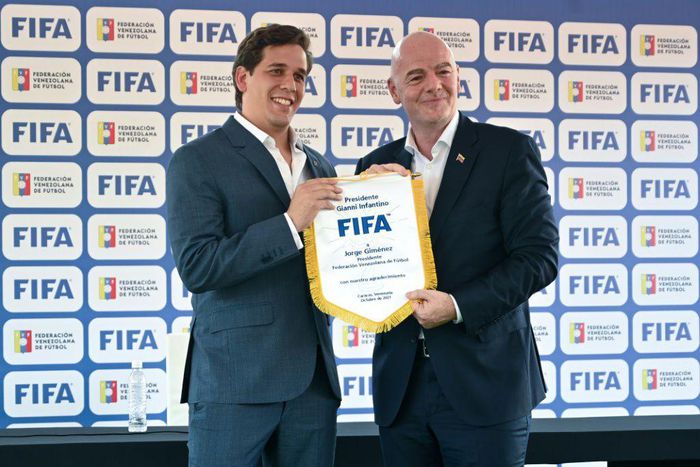 FIFA president Gianni Infantino (right) met the president of the Venezuelan Football Federation Jorge Gimenez during a visit to Caracas