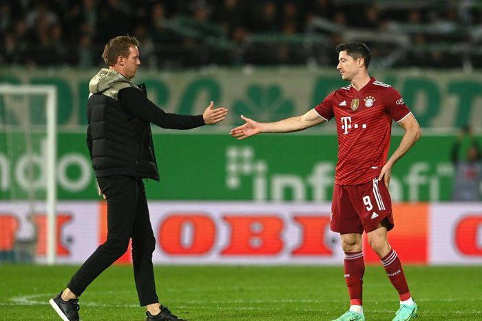 Bayern Munich coach Julian Nagelsmann (L) has backed star striker Robert Lewandowski (R) to win the Ballon d'Or