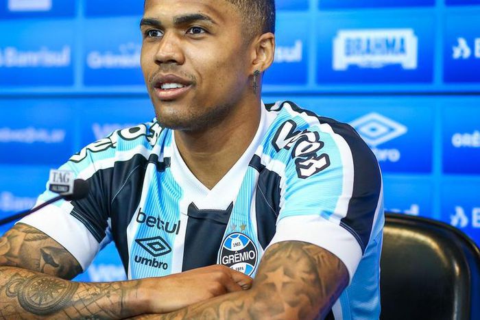 douglas costa gremio presentation