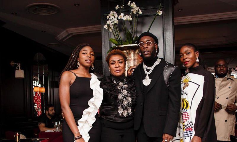 Nigerian music star Burna Boy, his mum, Bose Ogulu and his sisters [Instagram/NissiNation]