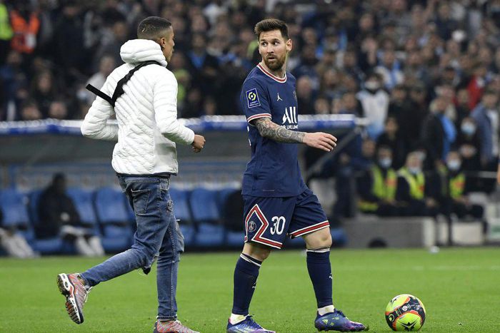 A young man invaded the pitch during Marseille's draw with PSG and approached Lionel Messi before being escorted off